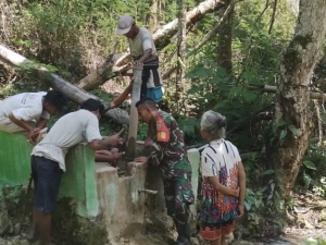 Babinsa Koramil 03/Katikutana Tinjau Pompa Hidram di Desa Umbu Jodu