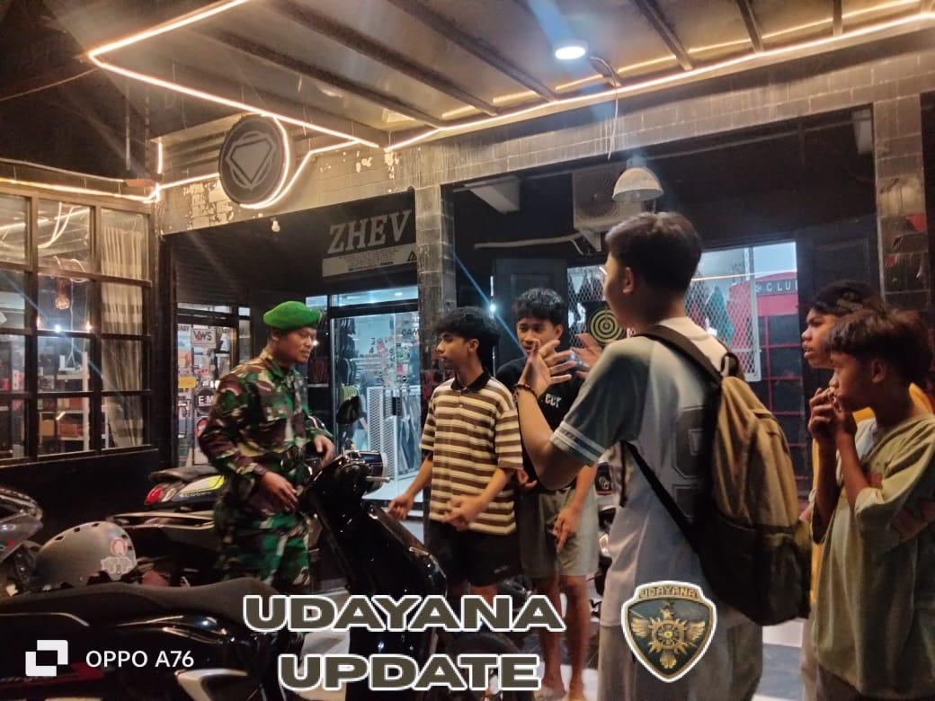 Babinsa Koramil 1628-01/Taliwang Laksanakan Patroli Malam Jaga Kamtibmas