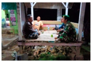 Babinsa Koramil 1628-04/Poto Tano Laksanakan Patroli Malam Jaga Kamtibmas