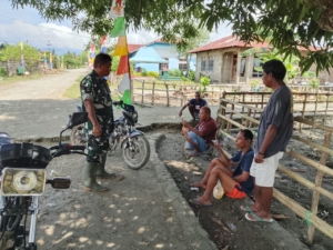 Babinsa Kodim 1602/Ende Gelar Pamwil dan Komsos di Desa Binaan