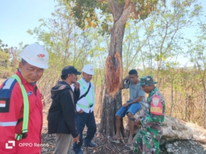 Babinsa Koramil 1627-02 Pantai Baru Laksanakan Pemantauan Pelayaran dan Pembangunan Tambak Garam