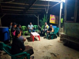 Babinsa dan Bhabinkamtibmas Mediasi Permasalahan Rumah Tangga di Onatali