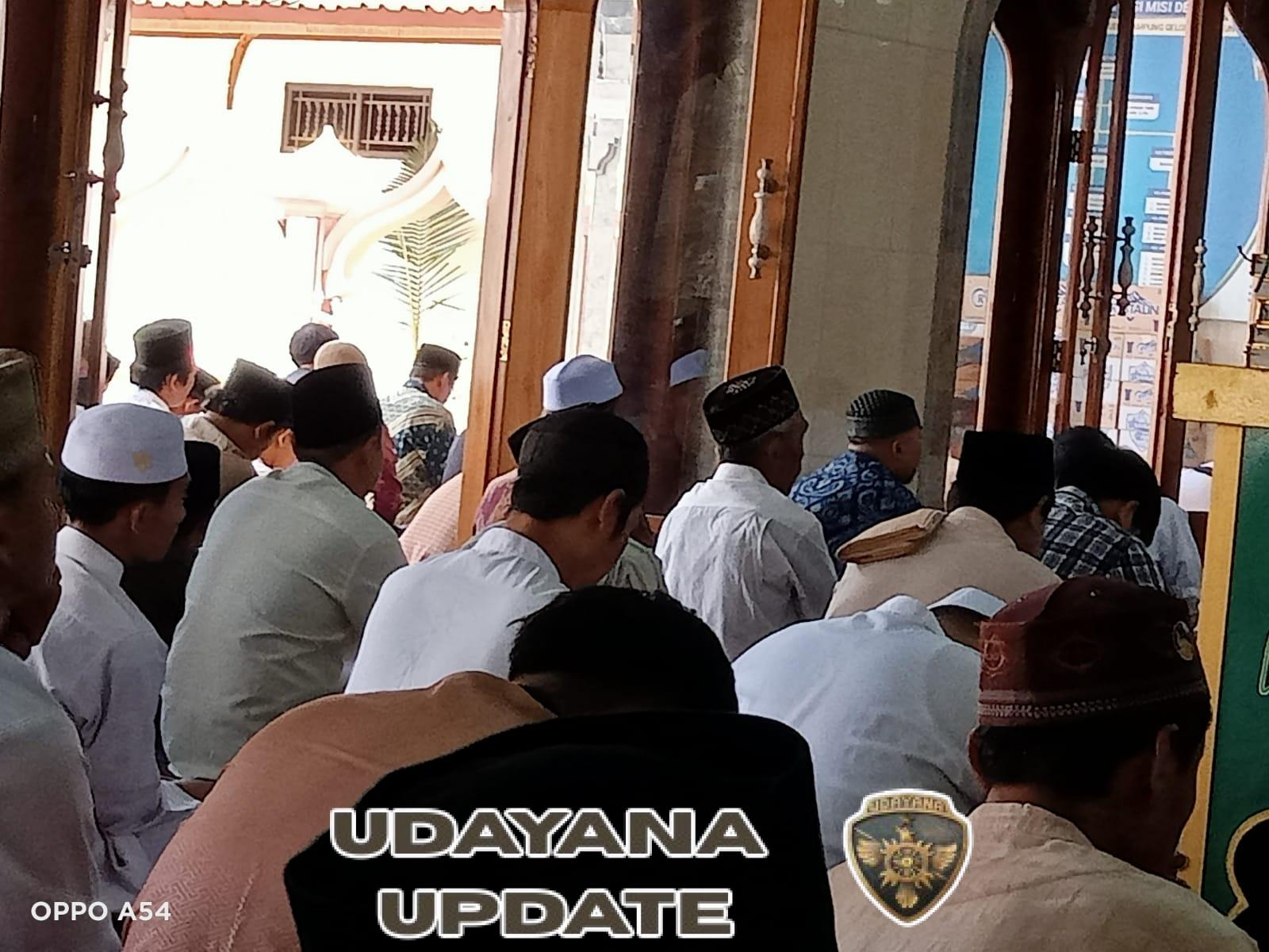 Serka Suartana Kawal Sholat Jumat, Pastikan Keamanan Dan Ketertiban