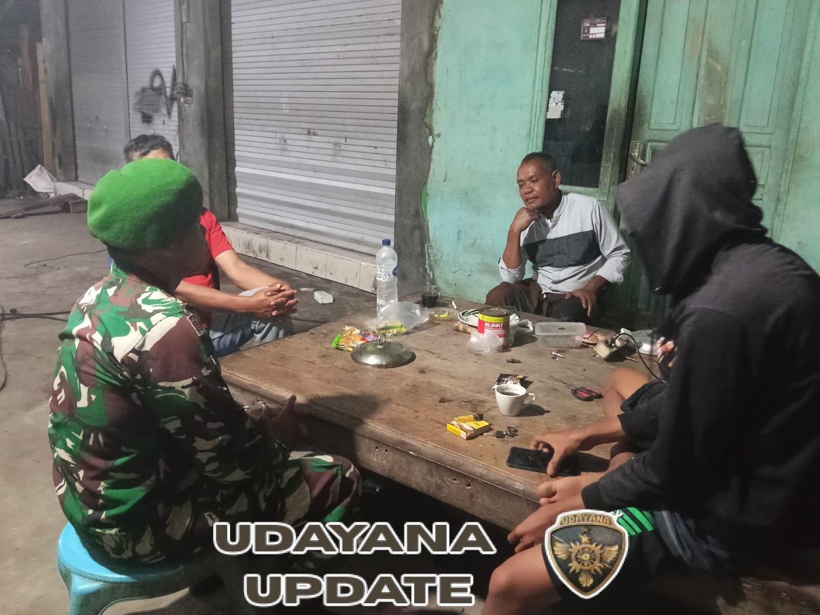 Babinsa Koramil 1628-05/Jereweh Gelar Patroli Malam, Ingatkan Warga Jaga Kamtibmas