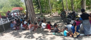 Babinsa Insut Gencarkan Komsos, Imbau Warga Jaga Kebersihan dan Bina Anak Sejak Dini