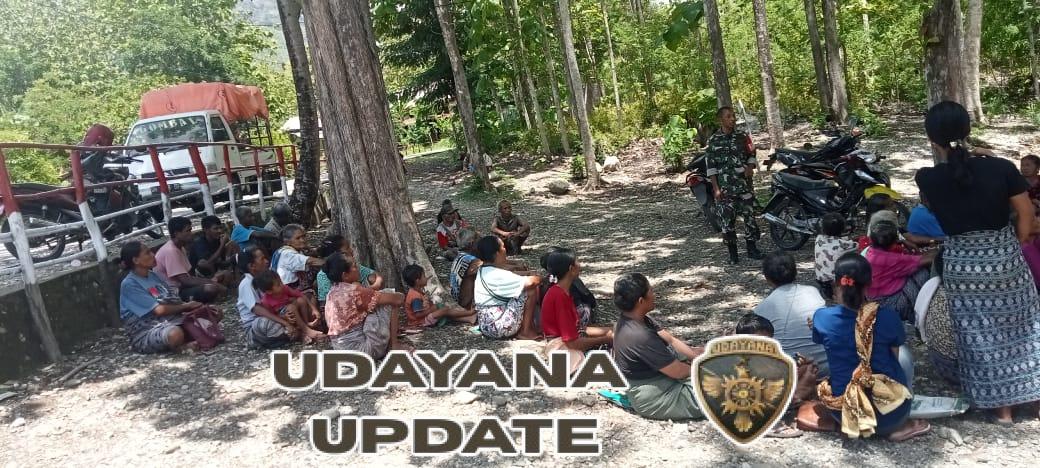 Babinsa Insut Gencarkan Komsos, Imbau Warga Jaga Kebersihan dan Bina Anak Sejak Dini