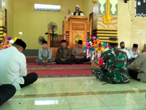 Danramil 1628-05/Jereweh Bersama Anggota Hadiri Peringatan Maulid Nabi Muhammad SAW 1447 H di Masjid Besar Nurul Ihsan