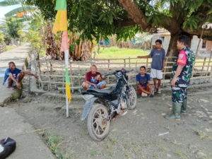 Babinsa Kodim 1602/Ende Gelar Pamwil dan Komsos di Desa Binaan