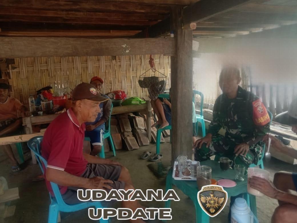 Babinsa Airsuning Gelar Komsos Bahas Keamanan dan Ketertiban Desa