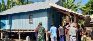 Babinsa Desa Kokarlian Gelar Komsos dan Monitoring Wilayah Binaan