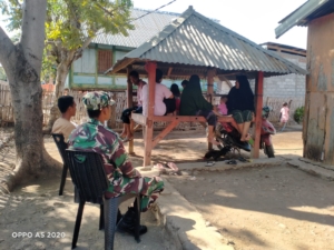 Babinsa Lasi Jalin Silaturahmi, Ajak Warga Bersama Jaga Kamtibmas