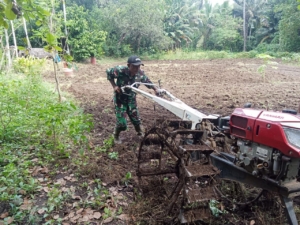 Serka Imanuel Manikari Dampingi Warga Olah Lahan Hortikultura