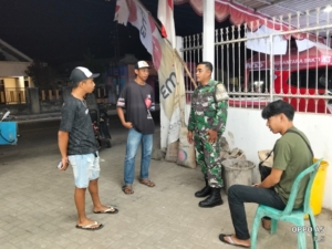 Babinsa Koramil 1628-03/Seteluk Gelar Patroli Malam Wujudkan Kamtibmas Kondusif