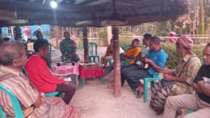 Pererat Silaturahmi, Serda Agus Takesan Ajak Warga Kuatae Ciptakan Lingkungan Harmonis