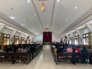 Kasih Satgas Yonif 743/PSY Menyatu dalam Doa Bersama Jemaat di Tanah Papua