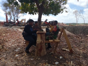 Personel Kodim 1627/RN Laksanakan Pengamanan Pembangunan Kawasan Sentra Industri Garam Nasional di Rote Ndao