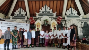 Kuatkan Sinergitas Lestarikan Adat, Babinsa Kodim Klungkung Atensi Pengukuhan Prajuru