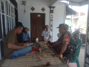 Babinsa Tapir Dampingi AGR dalam Pendataan Bantuan KSB Maju Sosial