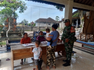 Sinergi Babinsa dan Tenaga Kesehatan, Posyandu Banjar Siih Berjalan Lancar