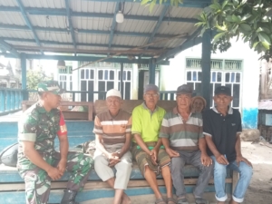 Babinsa Sondosia Himbau Warga Pastikan Keamanan Api dan Listrik Jelang Aktivitas