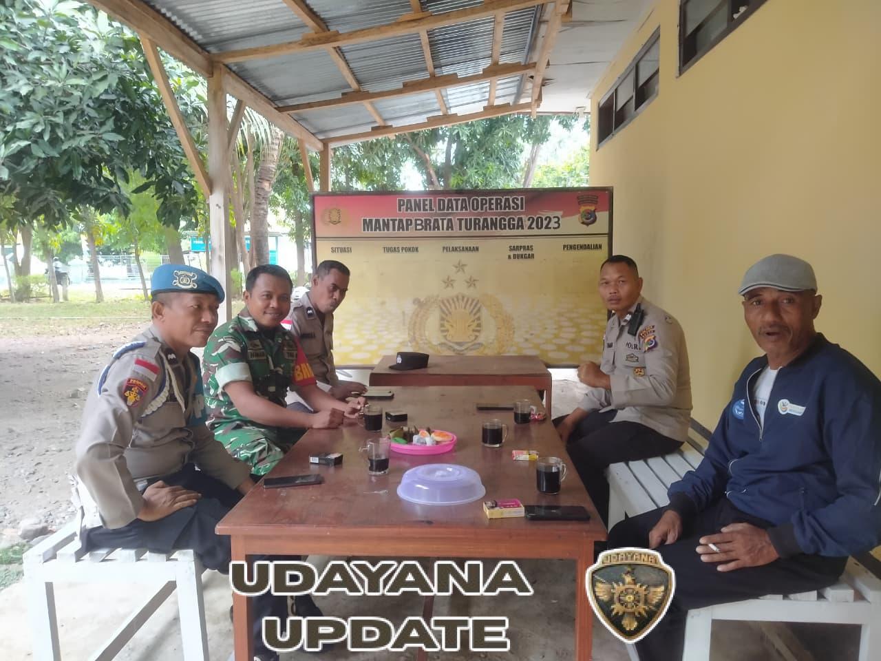 Babinsa Koramil 1625-01/Bajawa Laksanakan Komsos di Polsek Riung