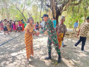 Satgas Pamtas Hadirkan Rasa Aman dalam Ibadah Misa di Gereja ST Bernadus Naekake