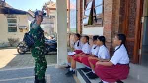 Jadi Narasumber Tugas Anak Sekolah, Wujud Perhatian Dan Komitmen Babinsa Jumpai Dukung Pendidikan