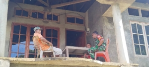 Babinsa Ende Aktif Jaga Kamtibmas Lewat Komsos dan Anjangsana di Wilayah Binaan