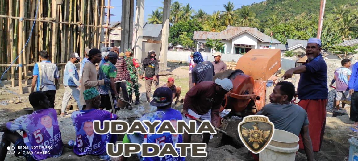 Babinsa Kodim 1602/Ende Gelar Komsos dan Pamwil Sambil Bantu Pengerjaan Masjid di Maubasa Barat