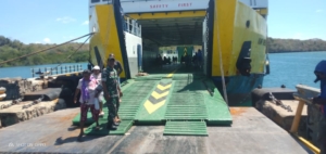Babinsa Koramil 1627-01/Ba’a Lakukan Pengamanan di Pelabuhan ASDP Pantai Baru