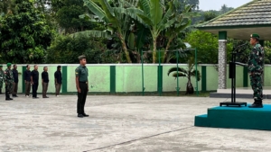 Upacara Bendera Mingguan di Makodim 1613/Sumba Barat Berjalan Khidmat dan Lancar