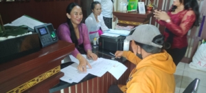 Tingkatkan Kesejahteran Warga Kurang mampu, Babinsa gelgel Aktif Kawal penyaluran BLT DD