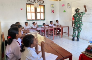 Di Balik Jalan Berbatu, Pelda Ferdinandus Tasi Lake Hadirkan Cahaya Pendidikan di Perbatasan