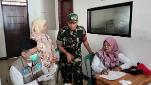 Babinsa Tongo Dampingi Kegiatan Posyandu Anyelir I di Desa Tongo