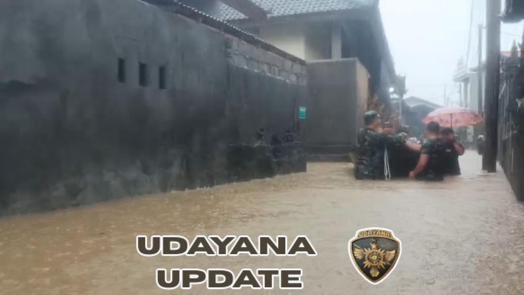 Terjang Banjir, Prajurit Kodim Klungkung Sigap Evakuasi Warga Di Wewidangan Banjar Anyar