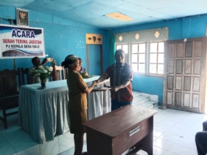 Babinsa Koramil 05/Bola: TNI Siap Bersinergi dengan Pemerintah Desa.