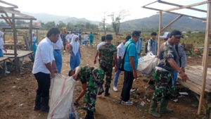 Karya Bhakti HUT TNI ke-80, Pasar Induk Soriutu Bersih dan Tertata