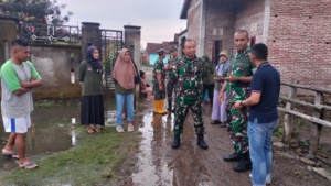 Dandim 1628/Sumbawa Barat Tinjau Lokasi Banjir di Desa Tongo Sekongkang