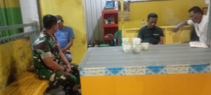 Babinsa Koramil 1628-01/Taliwang Laksanakan Patroli Malam Jaga Kamtibmas