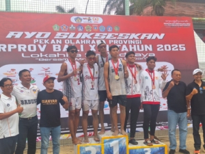 Dukung kelancaran kejuaraan bola voli Porprov Bali XVI tahun 2025, personel Kodim 1623/Karangasem laksanakan pengamanan.