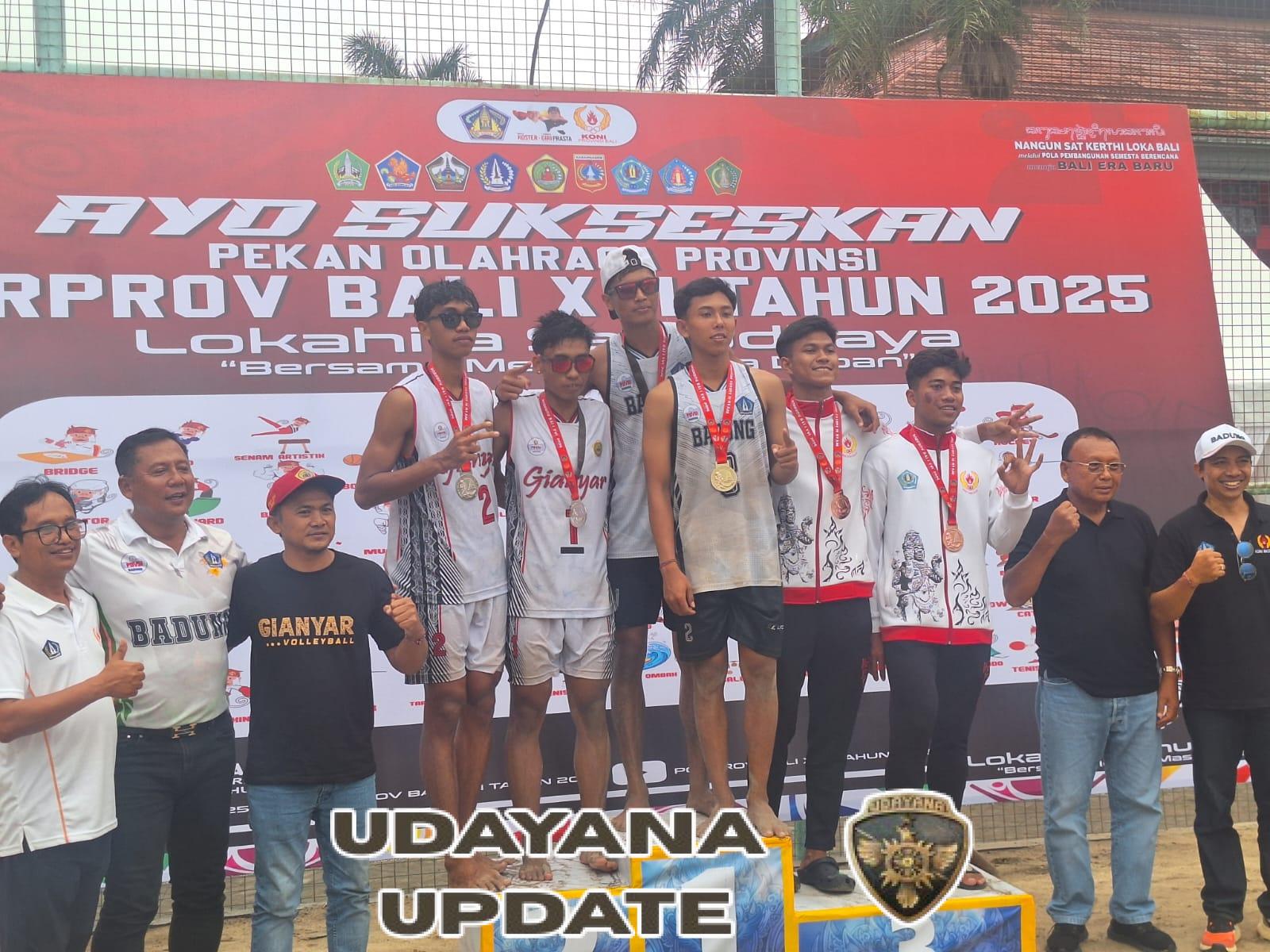 Dukung kelancaran kejuaraan bola voli Porprov Bali XVI tahun 2025, personel Kodim 1623/Karangasem laksanakan pengamanan.