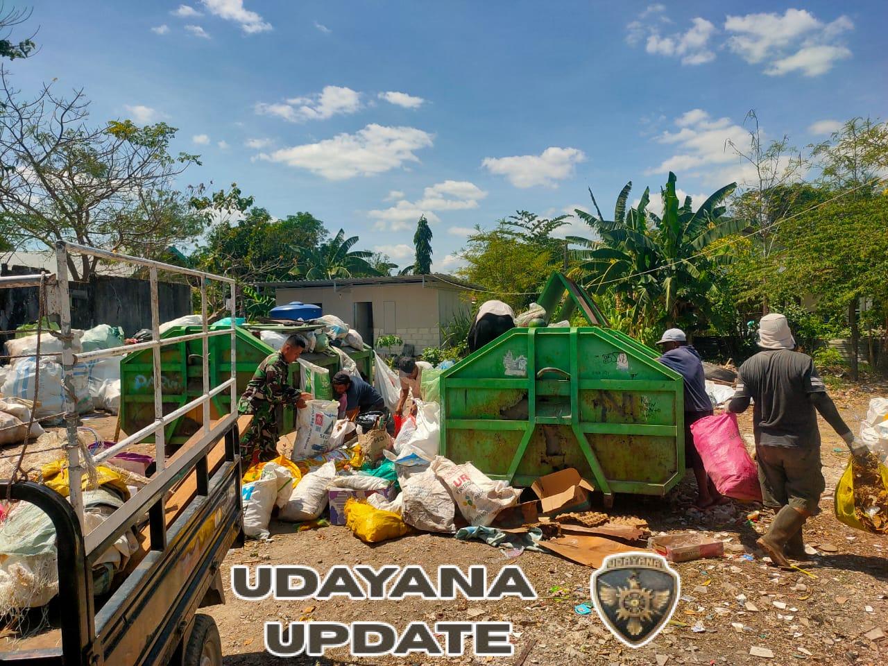 Babinsa Koramil Kupang Bersama Warga Gencarkan Gerakan Peduli Sampah