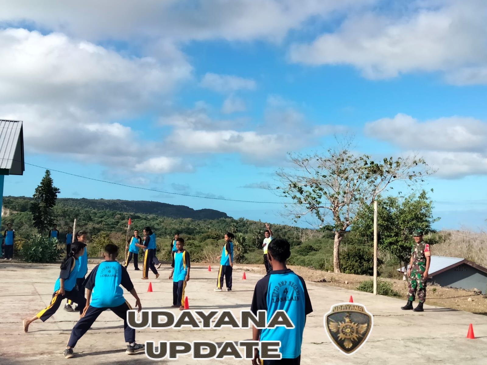 Dampingi Program MBG, Babinsa Sekaligus Beri Pendidikan Karakter Lewat Olahraga