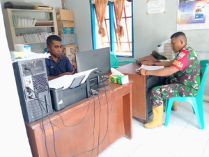 Wujudkan Kemanunggalan TNI-Rakyat, Babinsa Ende Aktif Pul Data dan Jaga Keamanan Desa