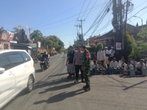 Babinsa Banjar, Sertu Komang Arjawa Pastikan Pengabenan 36 Sawa Berjalan Lancar