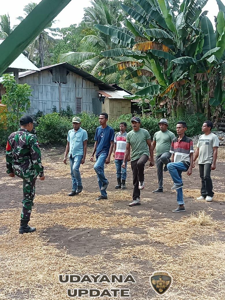 Babinsa Talibura Berikan Pelatihan Baris-Berbaris untuk Penguatan Linmas Desa Mamai