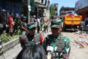Brigjen TNI Ida Idewa Agung Hadisaputra Terjun Langsung Normalisasi Pasar Badung