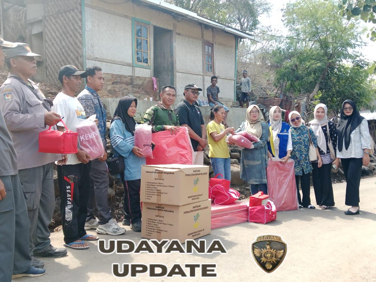 Babinsa Desa Mantun Dampingi Penyerahan Bantuan Korban Longsor di Dusun Mantun Barat
