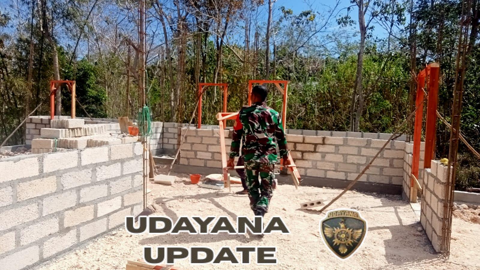 Wujudkan Manunggal TNI-Rakyat, Babinsa Bantu Warga Bangun Rumah