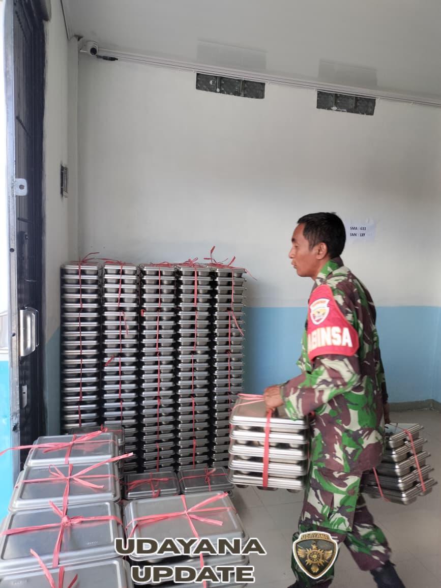 Babinsa Pantai Baru Dampingi Pendistribusian Makanan Bergizi Gratis untuk 2.452 Siswa